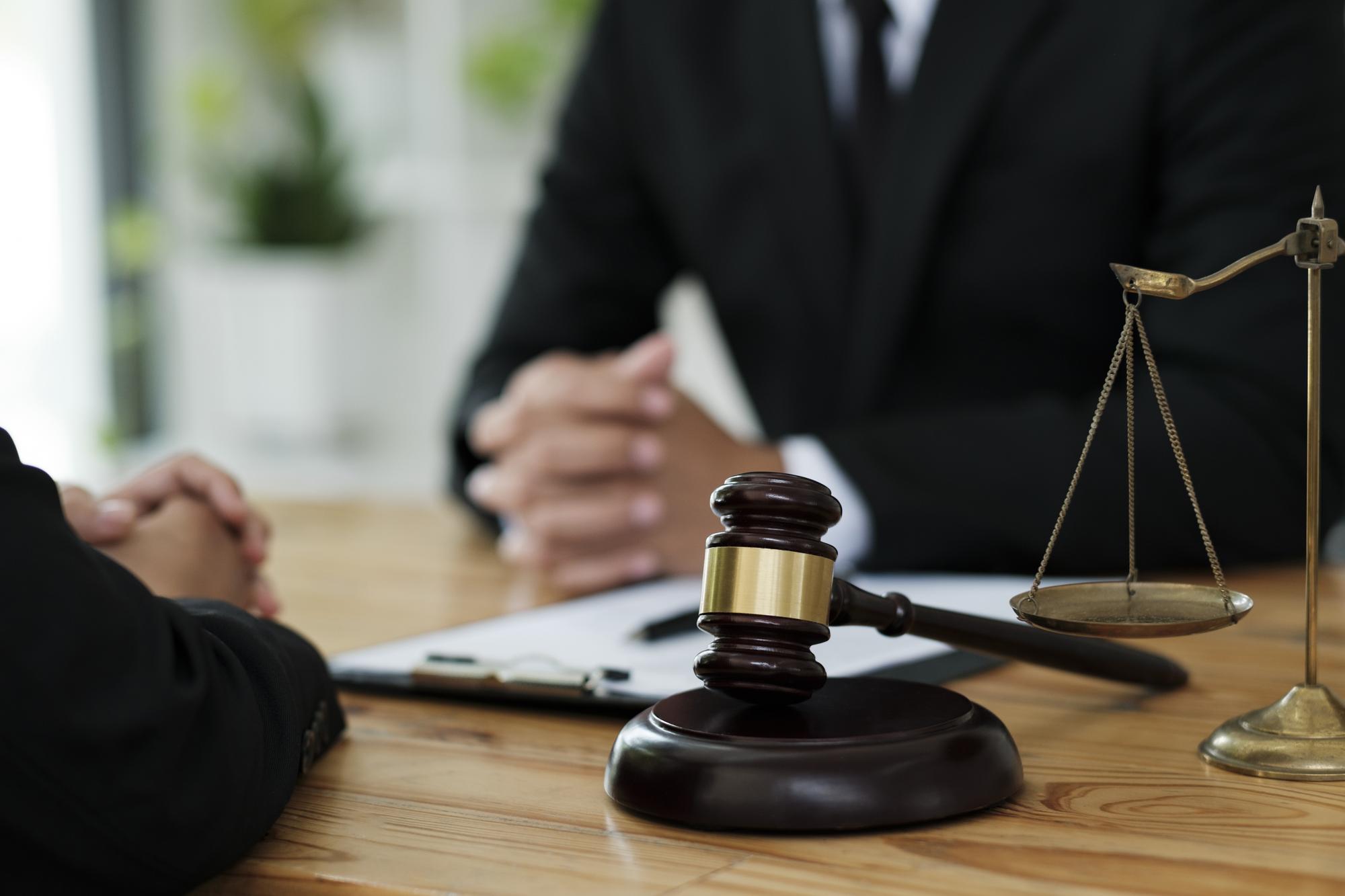 چگونه وکیل کیفری پیدا کنیم؟