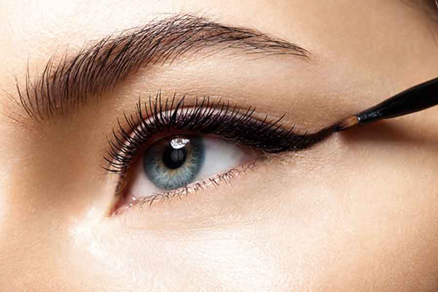 تکنیک‌هایی برای استفاده بهتر از خط چشم و ریمل حرفه ای