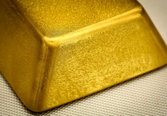 قیمت طلای جهانی در پایین‌ترین سطح ۲ هفته اخیر