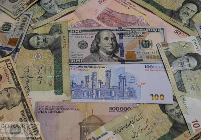 دلار ۱۰۰ هزار تومانی؛ سیگنال هشدار دهنده وضعیت اقتصاد