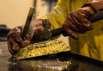 نوسان طلای جهانی در نزدیکی بالاترین رکورد تاریخی