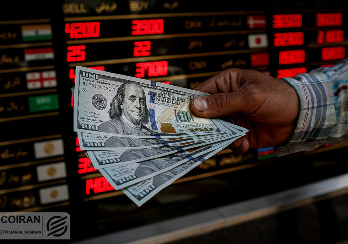 حباب سکه کاهش یافت / استقبال بازار سهام از گروه بانکی