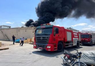 آتش‌سوزی در یک کارخانه صنعتی؛ خسارت به تجهیزات برقی اما بدون تلفات جانی